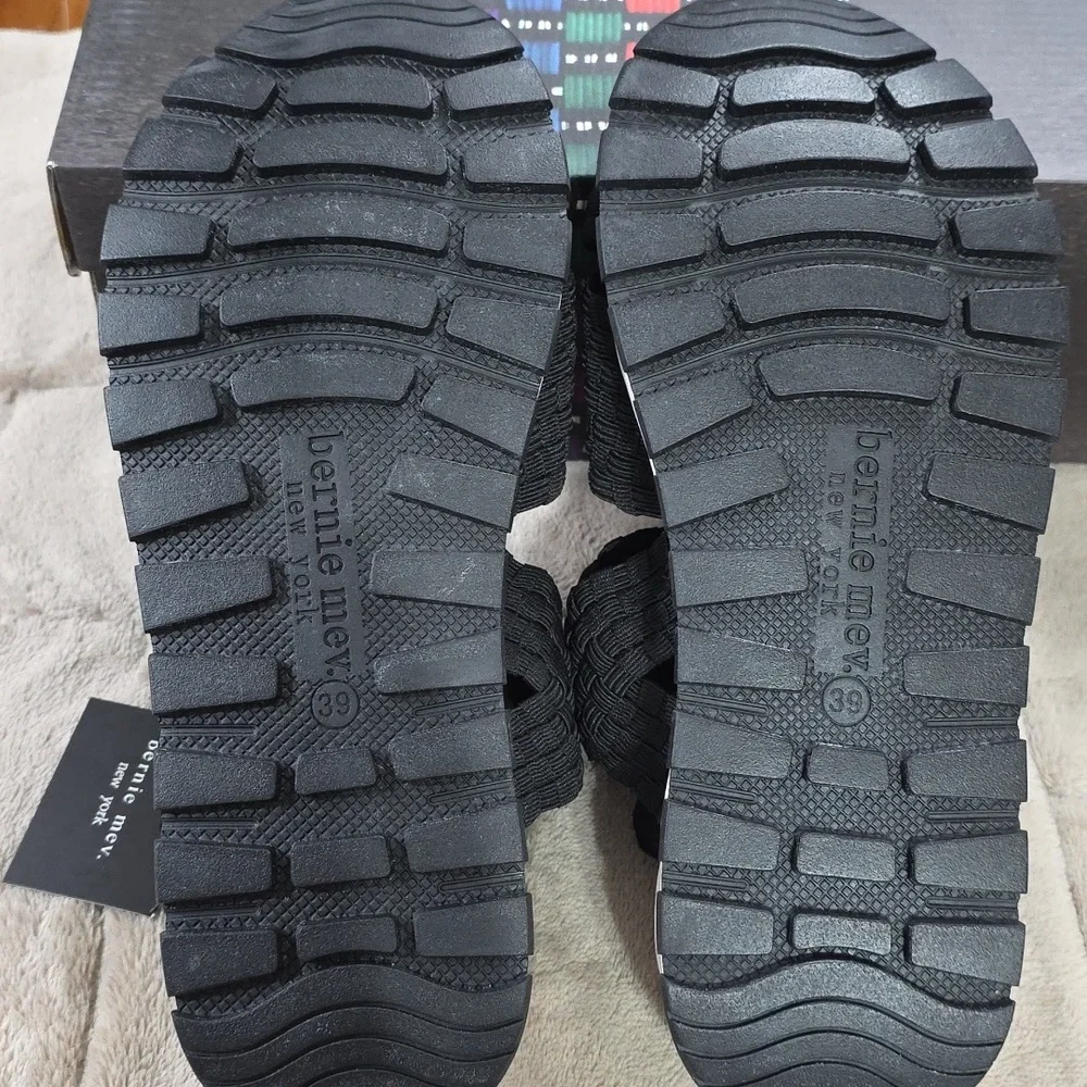 NEW Bernie Mev Kaia Sandals Black/Cream Womens‎ Strappy Stretch Memory Foam 39/8